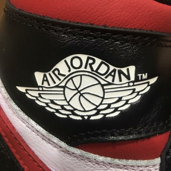 Air Jordan 1 - Picture 4 of 8